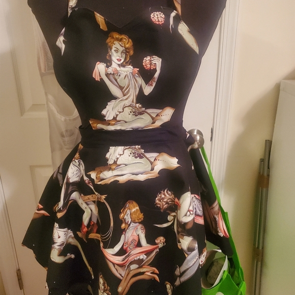 Pin up zombie apron - Picture 7 of 7